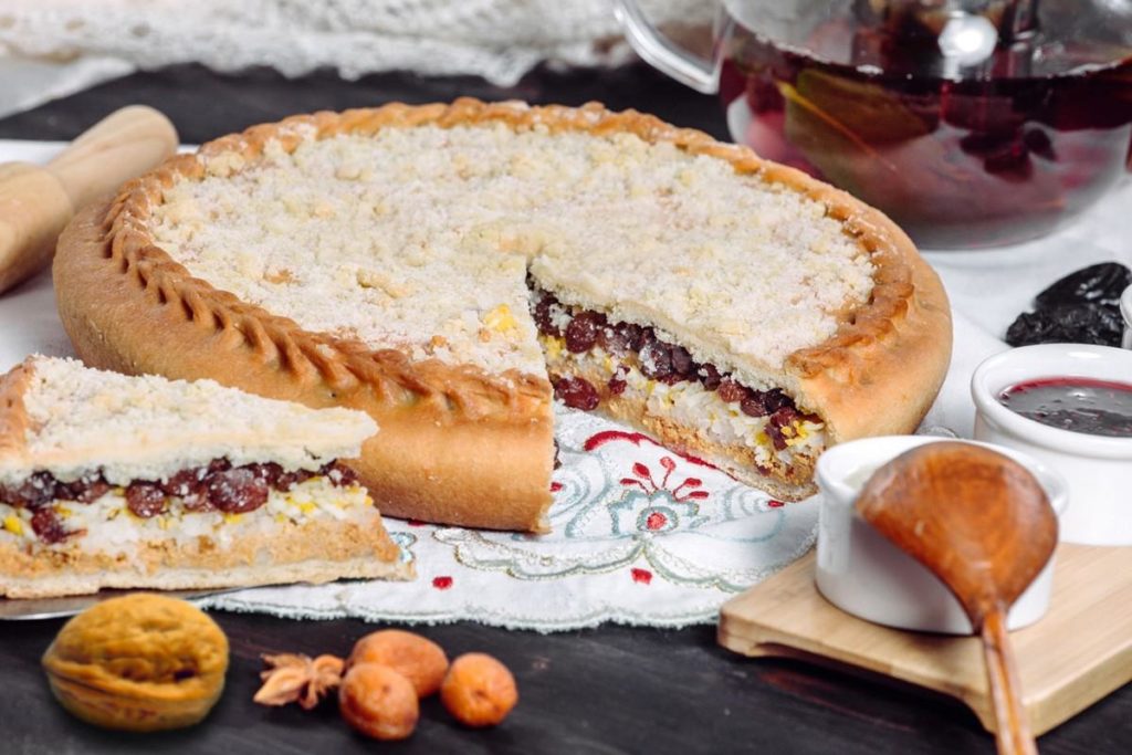Пирог Бахетле слоеный с мясом без лука